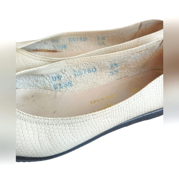 Ferragamo Snake Embossed Cream Leather Flats Size 8.5 - Picture 8 of 10